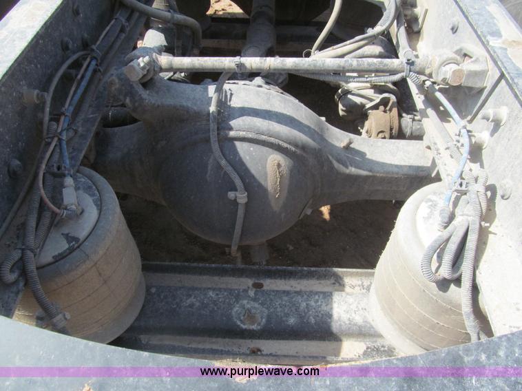 image for item I7060 2009 Freightliner Columbia CDL120 semi truck