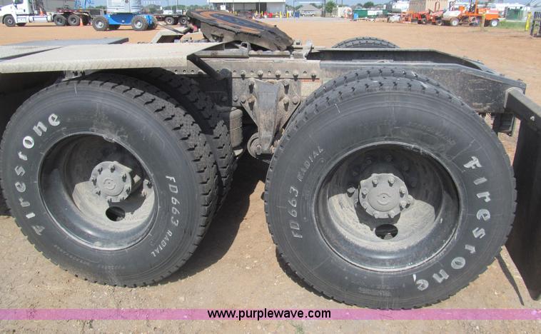 image for item I7060 2009 Freightliner Columbia CDL120 semi truck