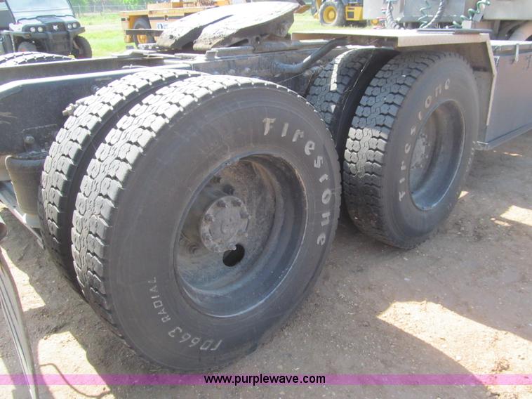 image for item I7060 2009 Freightliner Columbia CDL120 semi truck