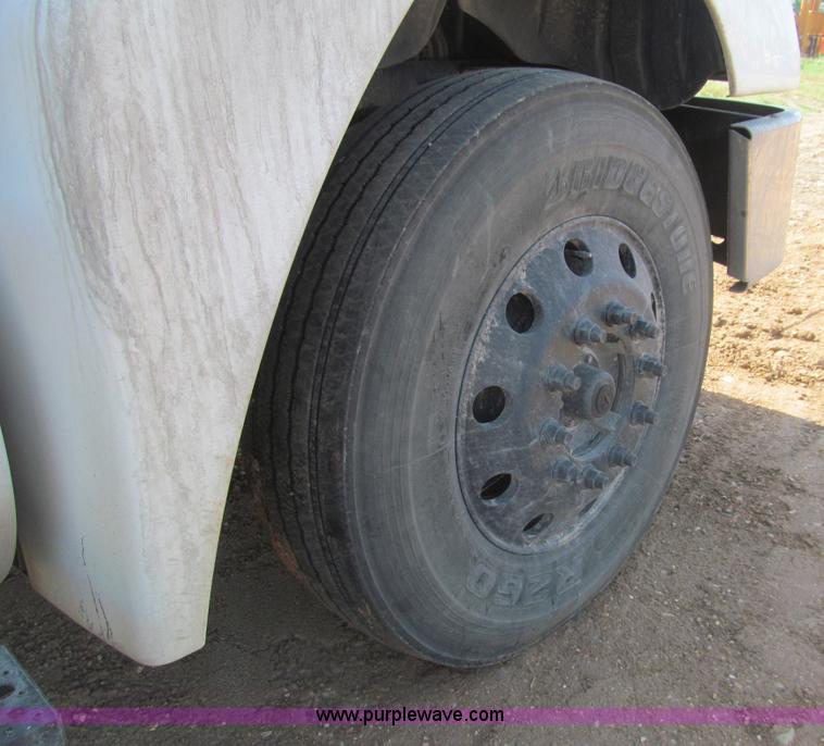 image for item I7060 2009 Freightliner Columbia CDL120 semi truck