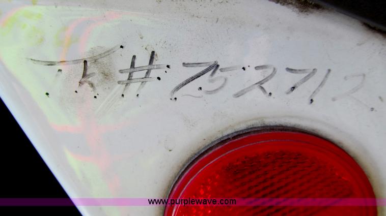 image for item I7060 2009 Freightliner Columbia CDL120 semi truck