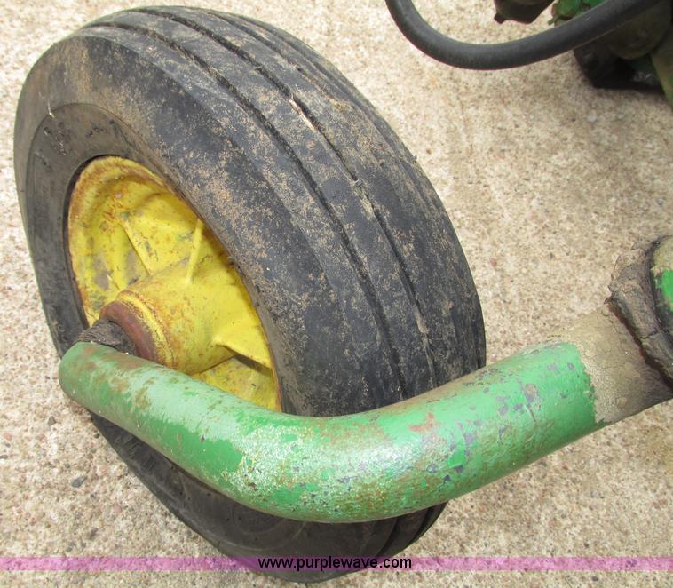 image for item AE9322 John Deere 8 sickle bar mower