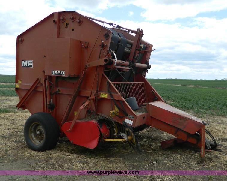 image for item AL9995 Massey-Ferguson 1560 round baler