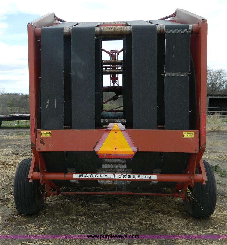 image for item AL9995 Massey-Ferguson 1560 round baler