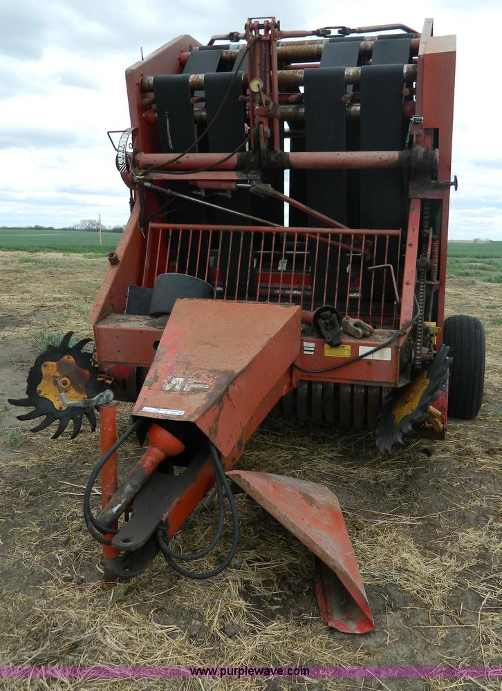 image for item AL9995 Massey-Ferguson 1560 round baler