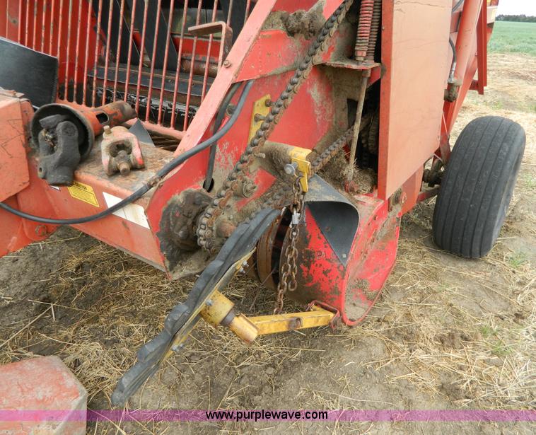 image for item AL9995 Massey-Ferguson 1560 round baler