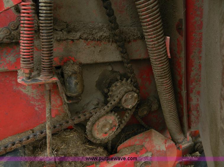 image for item AL9995 Massey-Ferguson 1560 round baler