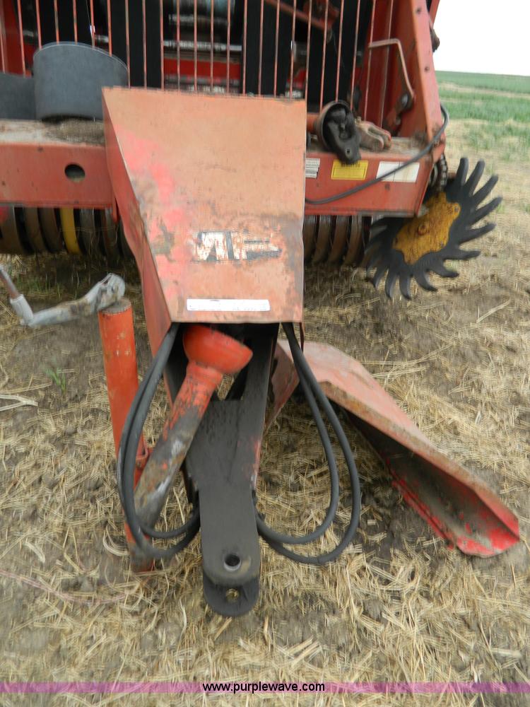 image for item AL9995 Massey-Ferguson 1560 round baler