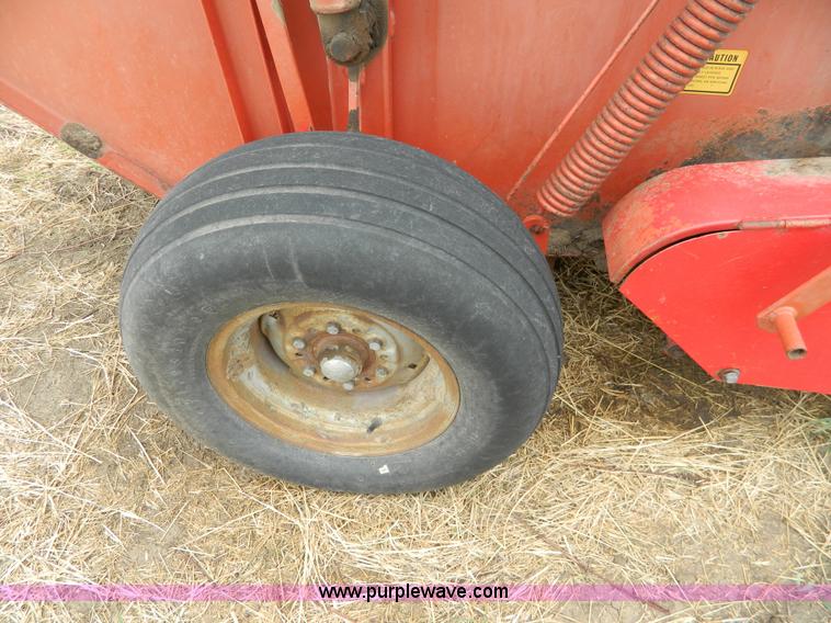 image for item AL9995 Massey-Ferguson 1560 round baler