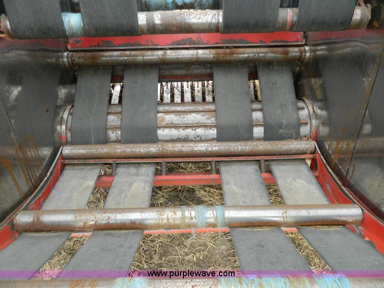 image for item AL9995 Massey-Ferguson 1560 round baler