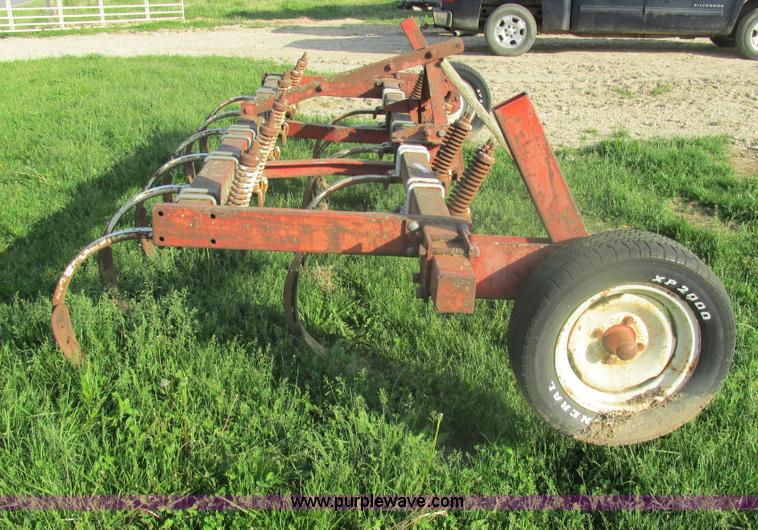image for item AN9062 International 11 bottom chisel plow