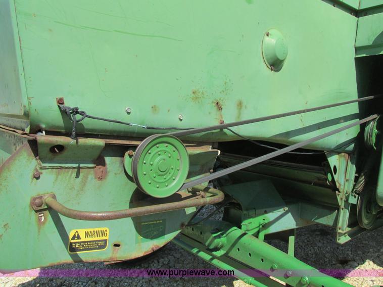 image for item AN9079 1977 John Deere 4400 combine