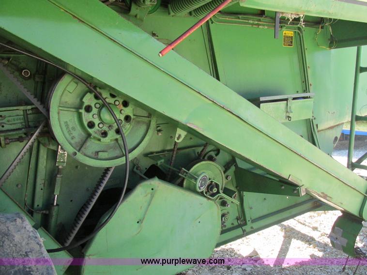 image for item AN9079 1977 John Deere 4400 combine