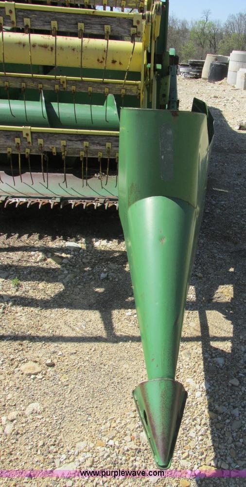 image for item AN9079 1977 John Deere 4400 combine