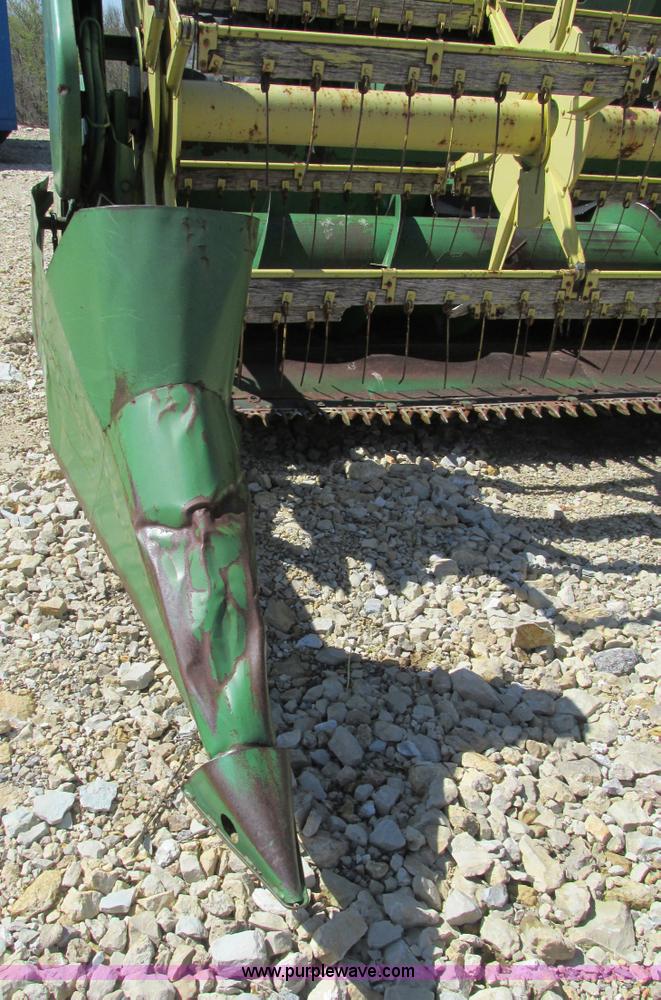 image for item AN9079 1977 John Deere 4400 combine