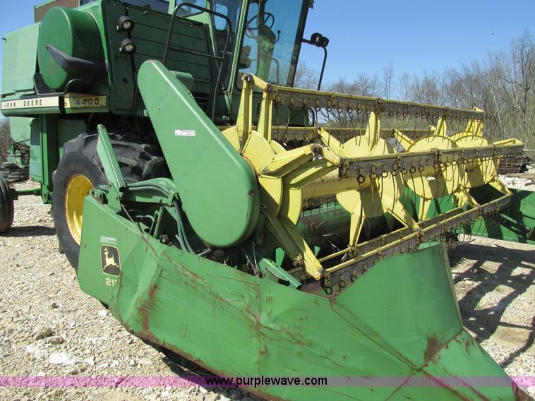image for item AN9079 1977 John Deere 4400 combine