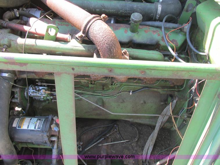 image for item AN9079 1977 John Deere 4400 combine
