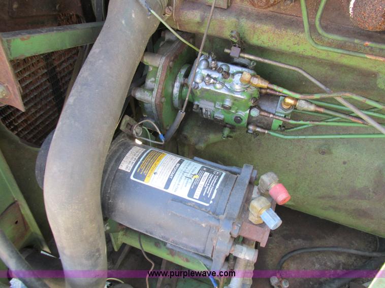 image for item AN9079 1977 John Deere 4400 combine