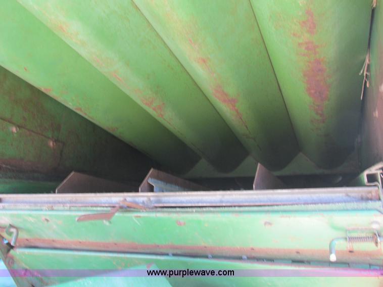 image for item AN9079 1977 John Deere 4400 combine