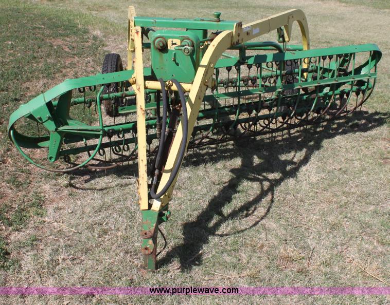 image for item AN9901 John Deere 858 side delivery rake