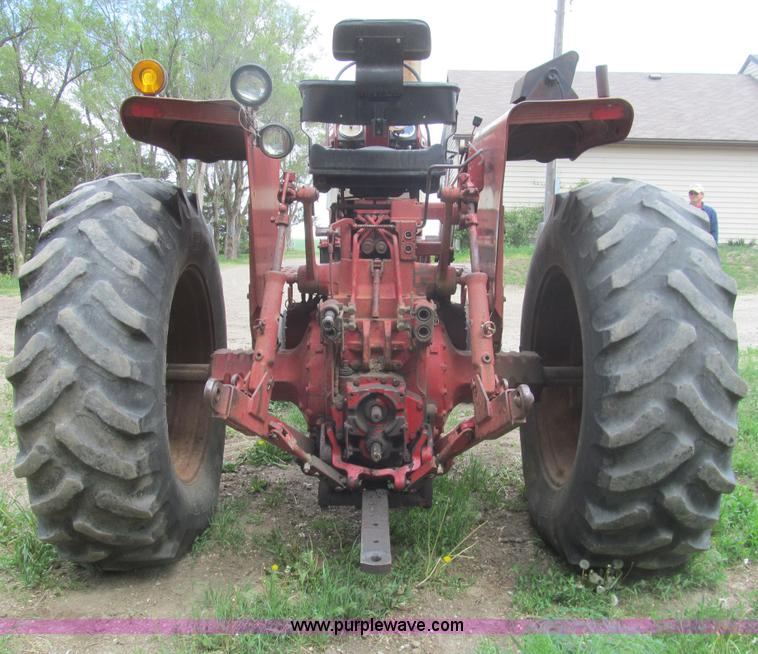 image for item AQ9829 1975 International Farmall 766 tractor
