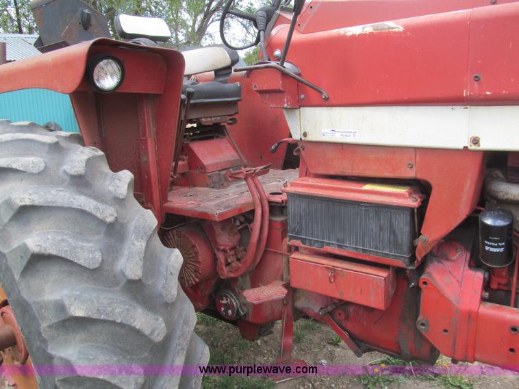 image for item AQ9829 1975 International Farmall 766 tractor