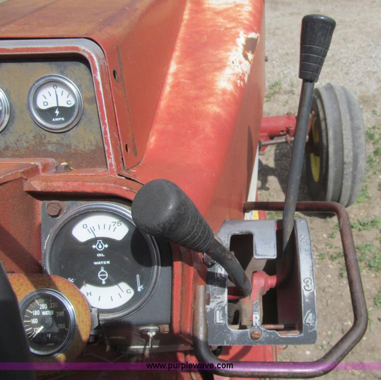 image for item AQ9829 1975 International Farmall 766 tractor