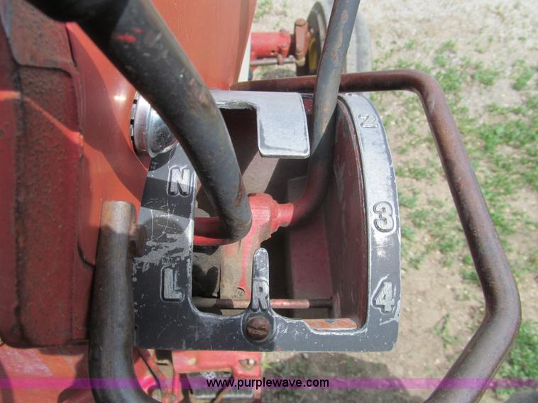 image for item AQ9829 1975 International Farmall 766 tractor
