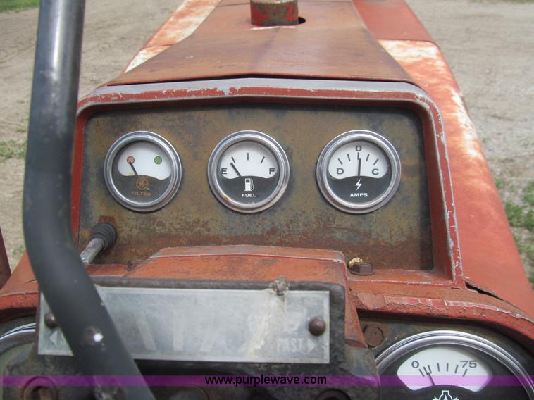 image for item AQ9829 1975 International Farmall 766 tractor