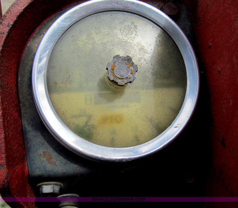 image for item AQ9829 1975 International Farmall 766 tractor