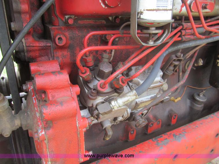 image for item AQ9829 1975 International Farmall 766 tractor