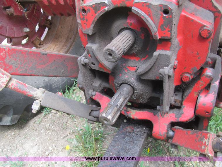 image for item AQ9829 1975 International Farmall 766 tractor