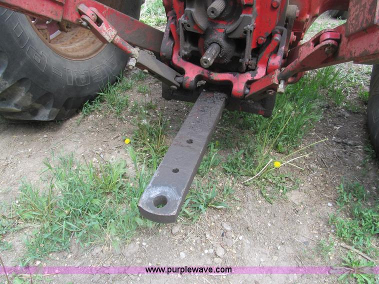 image for item AQ9829 1975 International Farmall 766 tractor