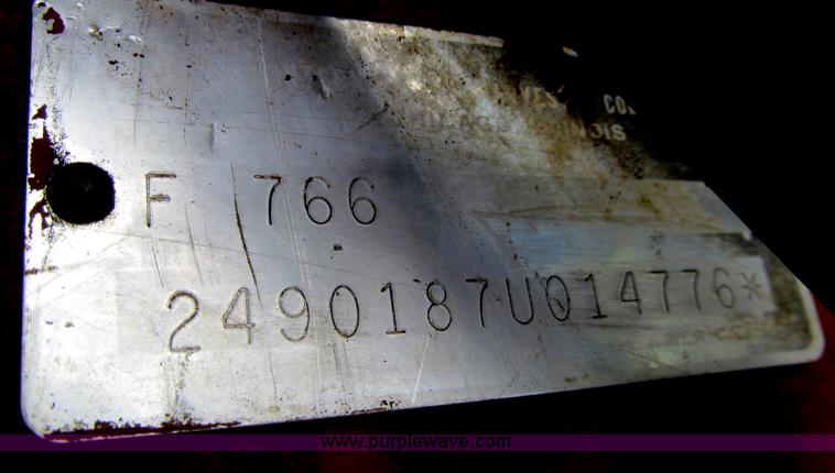 image for item AQ9829 1975 International Farmall 766 tractor