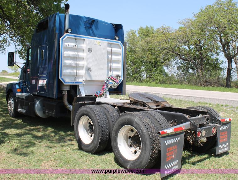 image for item C3839 2001 Kenworth T600 semi truck