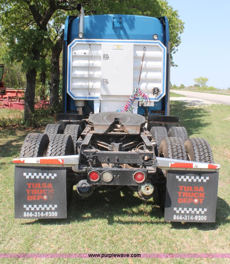 image for item C3839 2001 Kenworth T600 semi truck