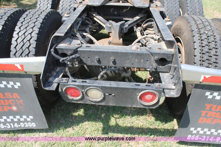 image for item C3839 2001 Kenworth T600 semi truck