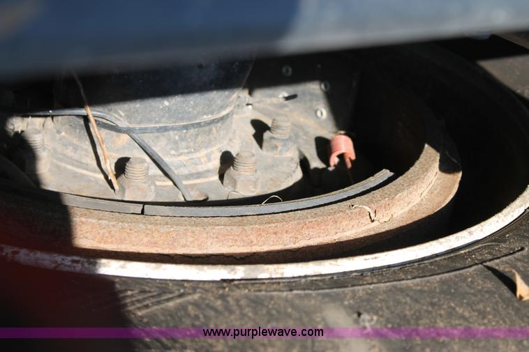 image for item C3839 2001 Kenworth T600 semi truck