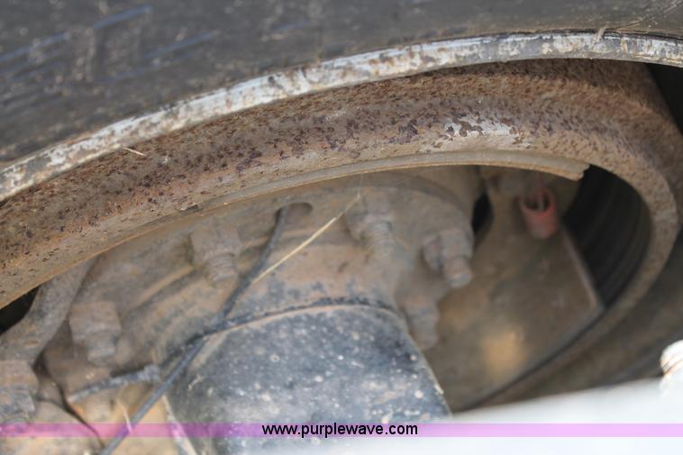 image for item C3839 2001 Kenworth T600 semi truck