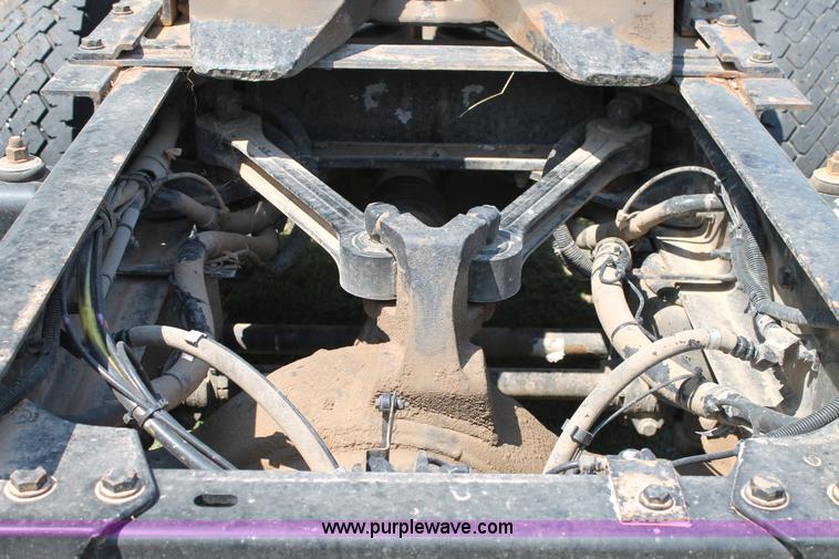 image for item C3839 2001 Kenworth T600 semi truck