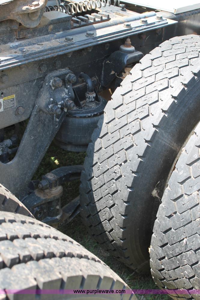 image for item C3839 2001 Kenworth T600 semi truck