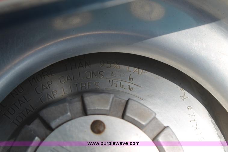 image for item C3839 2001 Kenworth T600 semi truck