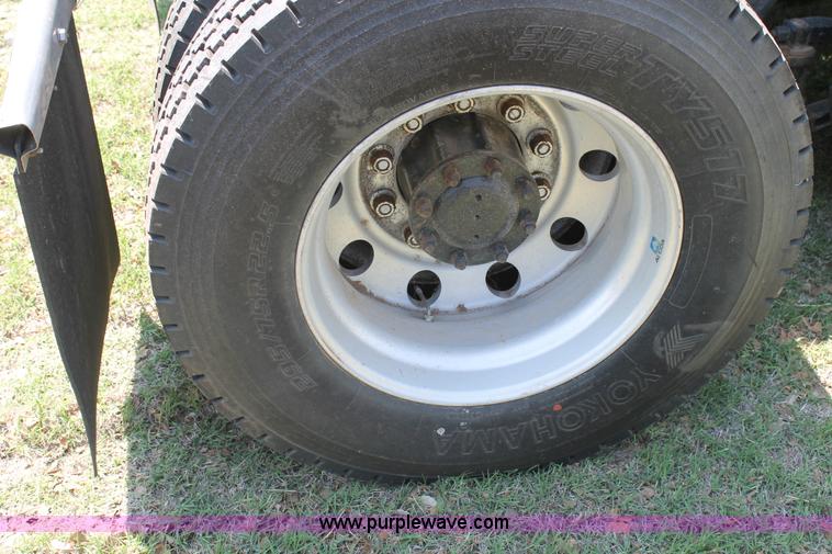 image for item C3839 2001 Kenworth T600 semi truck