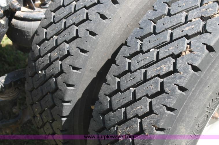 image for item C3839 2001 Kenworth T600 semi truck