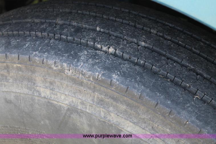 image for item C3839 2001 Kenworth T600 semi truck