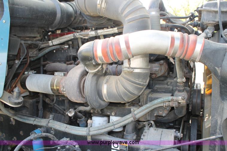 image for item C3839 2001 Kenworth T600 semi truck