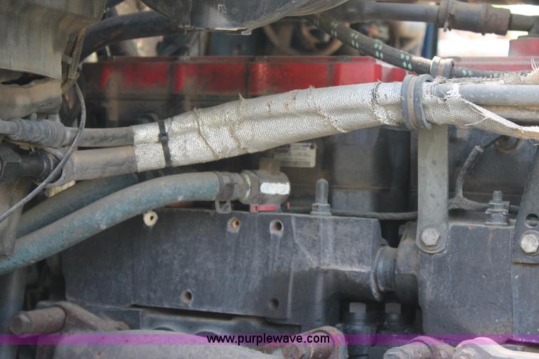 image for item C3839 2001 Kenworth T600 semi truck