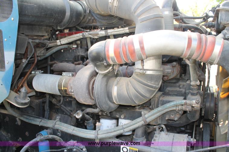 image for item C3839 2001 Kenworth T600 semi truck