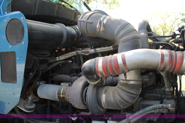 image for item C3839 2001 Kenworth T600 semi truck