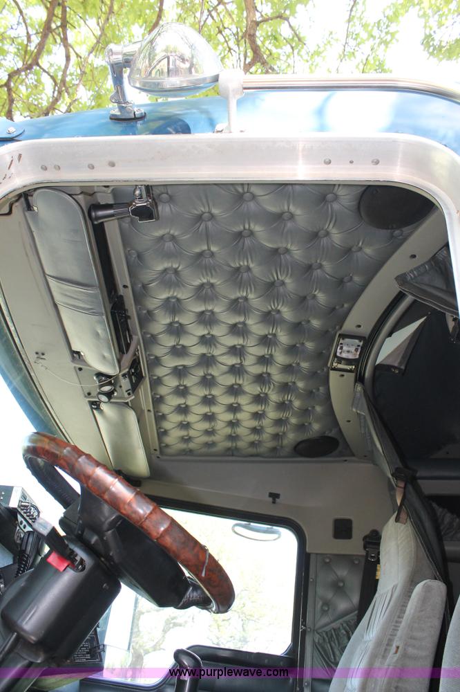 image for item C3839 2001 Kenworth T600 semi truck